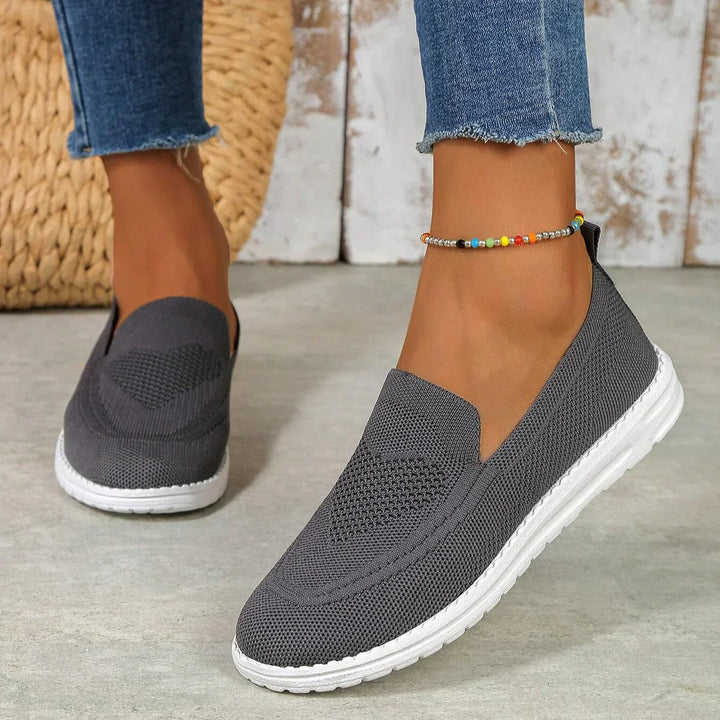 Alyssa | Orthopedic Sneakers with Chain Detail