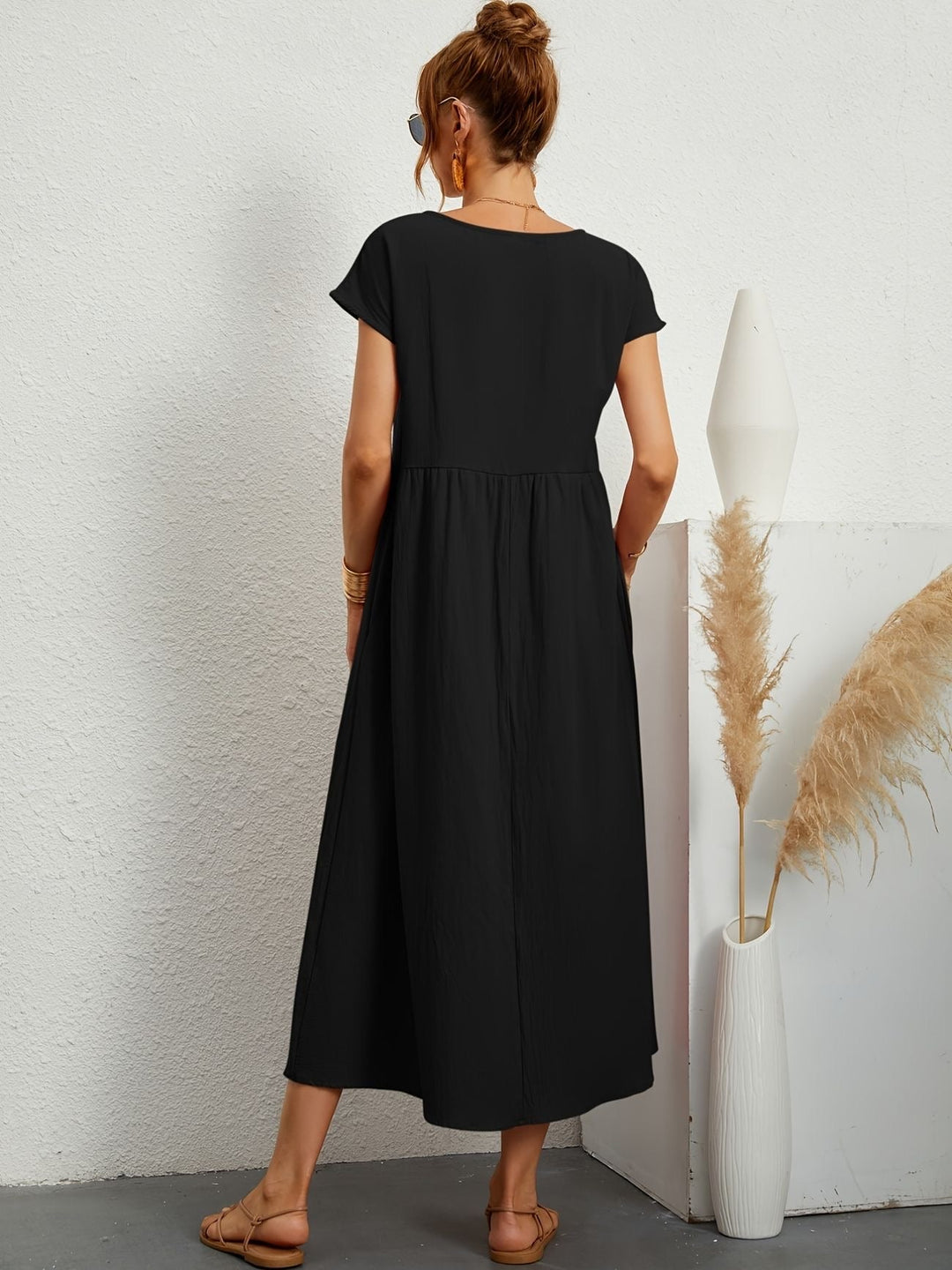 Magnolia | Midi Summer Dress with Round Neck and Pockets