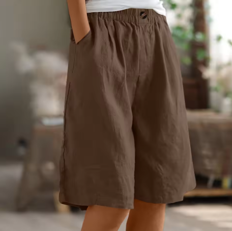 Bette | Knee Length Shorts with Elastic Waist and Side Pockets